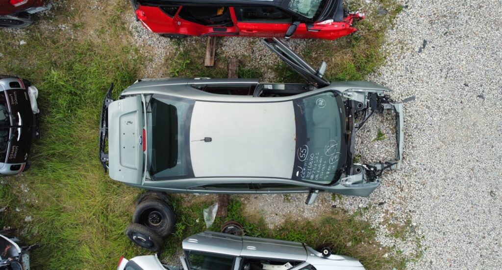 service professionnel de démolition et recyclage de voitures, garantissant une gestion écologique et sécurisée de vos véhicules hors d'usage.
